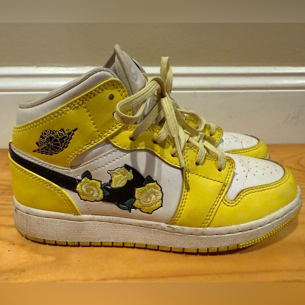 Kids Air Jordan 1 Mid SE 'Rose Patch - Dynamic Yellow'